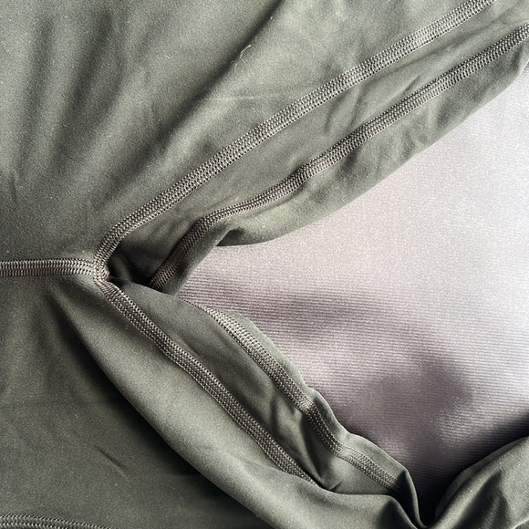 Align dark grey leggings with pockets - Picture 2 of 2